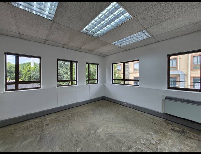 320M² OFFICE TO LET IN HYDE PARK